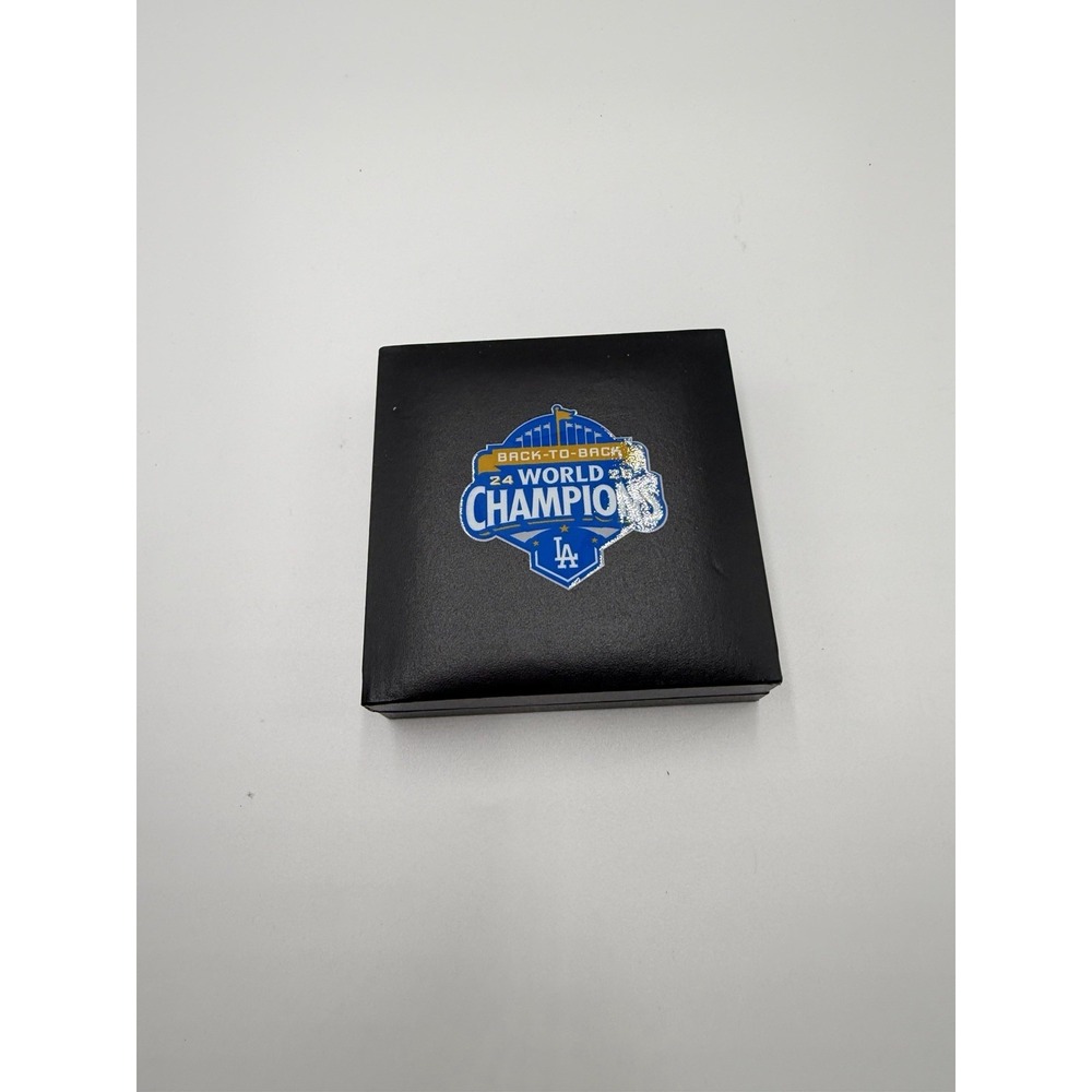 Budweiser Los Angeles Dodgers Back-to-Back World Champions Coin w/ Box
